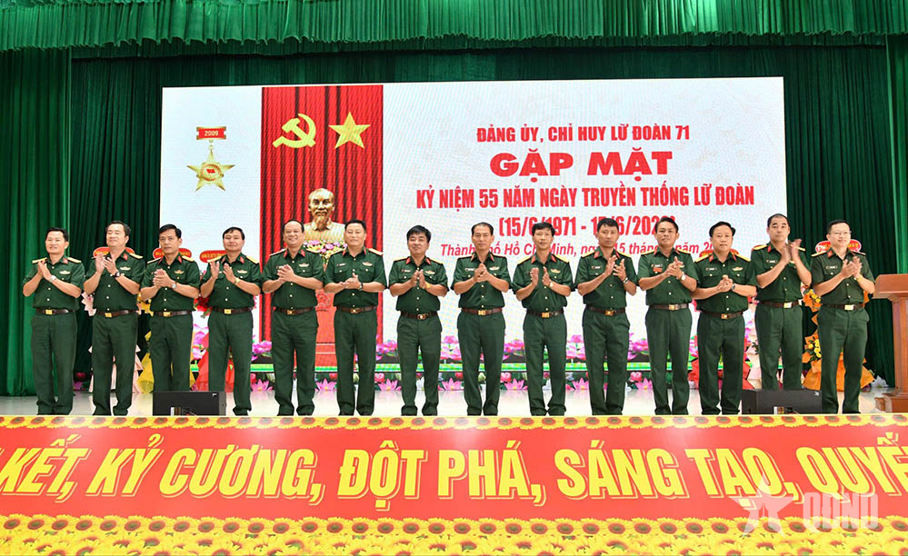 Lữ đoàn Phòng không 71 gặp mặt kỷ niệm 55 năm Ngày truyền thống